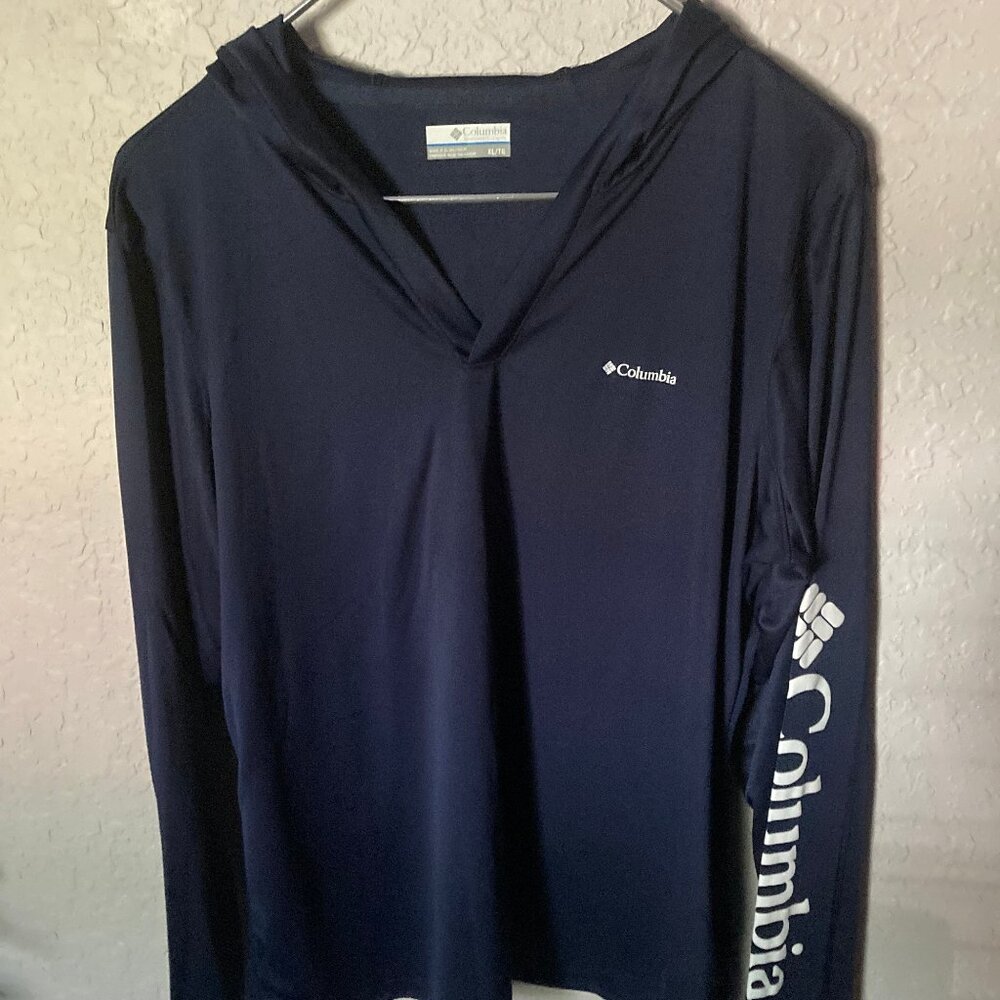 Columbia Womens Activewear Top with Hood. XL.